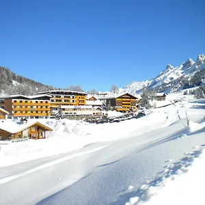 https://azureva-la-clusaz-les-confins.hotels-rhonealpes.com